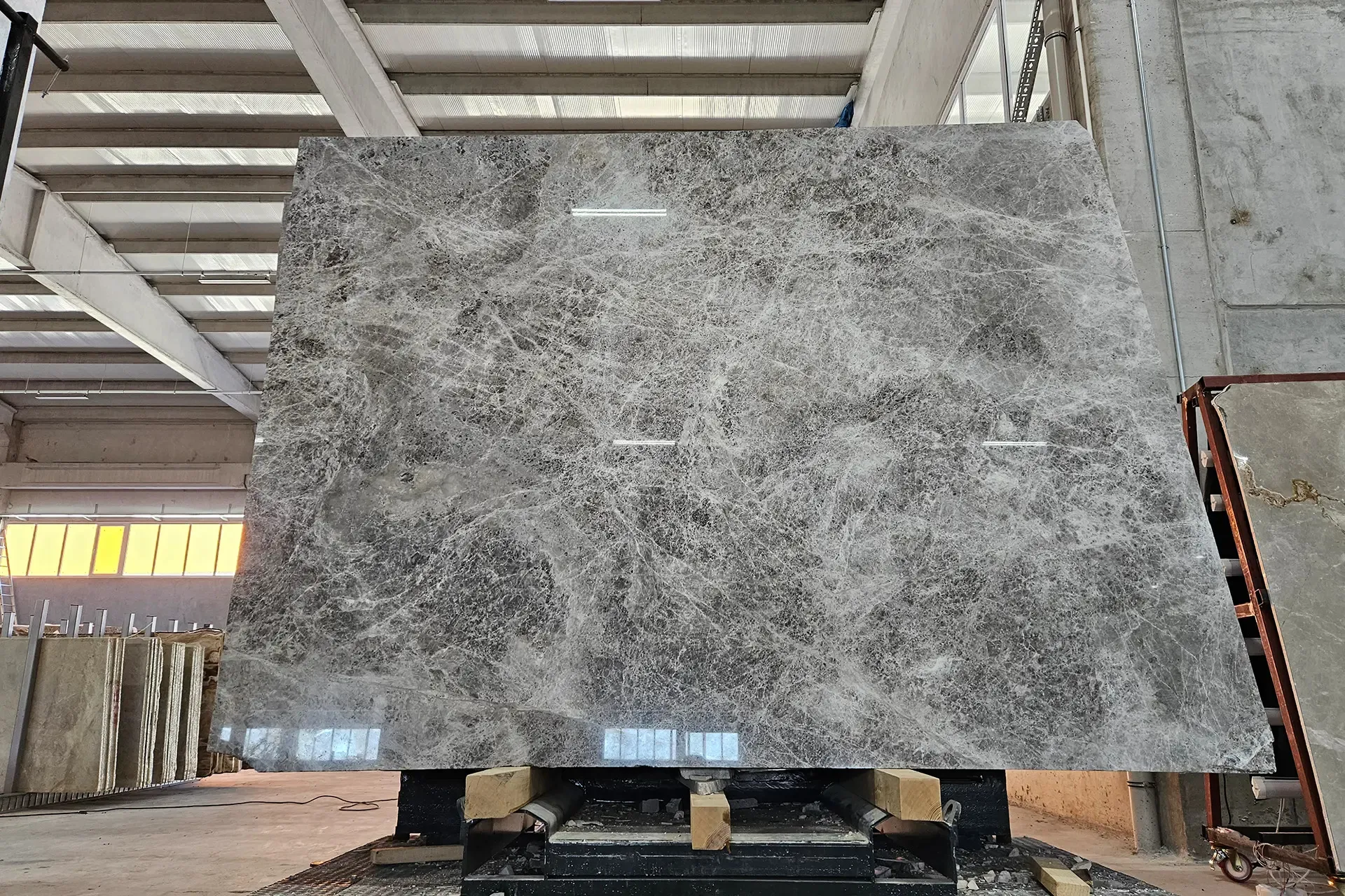 TUNDRA GREY